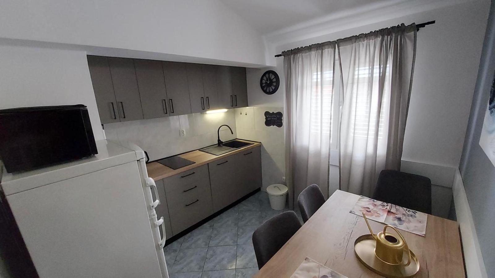 Apartments Tomic Biograd Na Moru Extérieur photo